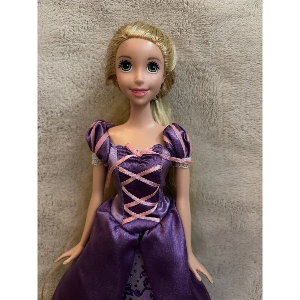 Disney Tangled Featuring Rapunzel Fashion Doll‎